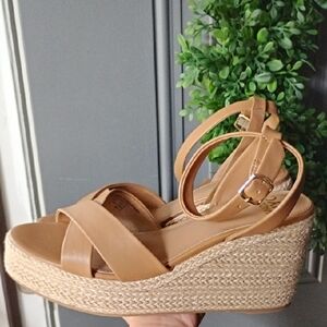 Elegant Tan Wedge Sandals